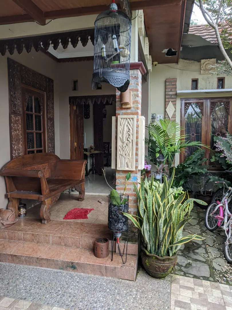 RUMAH CANTIK DENGAN SENTUHAN TRADISIONAL ETNIK JAWA, DI JL REJODANI, SLEMAN