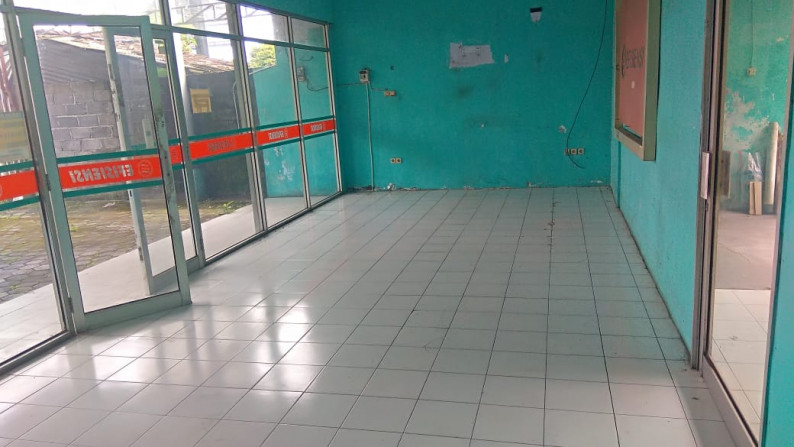 RUANG USAHA 1 LANTAI DI JL RAYA SOLO - YOGYA DEKAT BANDARA ADISUCIPTO.