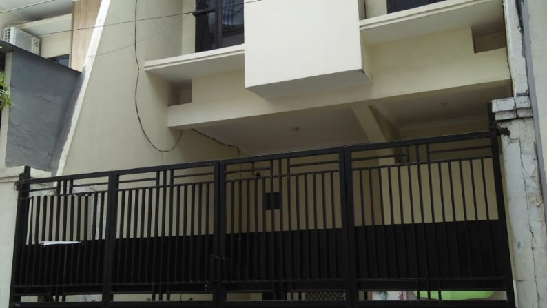 Dijual Rumah 2 lantai di Jalan Donorejo, Surabaya