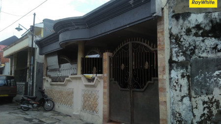 Dijual Rumah di Jalan Donokerto, Surabaya