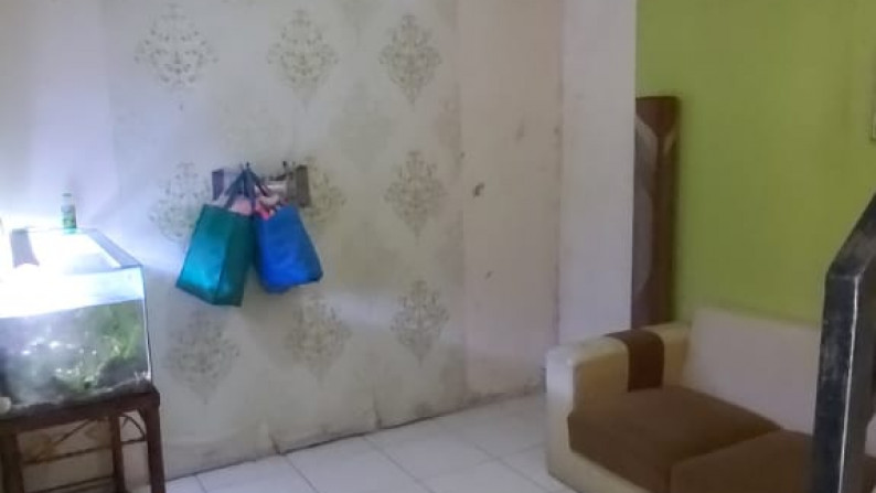 Rumah Siap Huni, Lokasi Strategis, dan Terdapat Teras di Atas @Menjangan Mas Residence, Ciputat