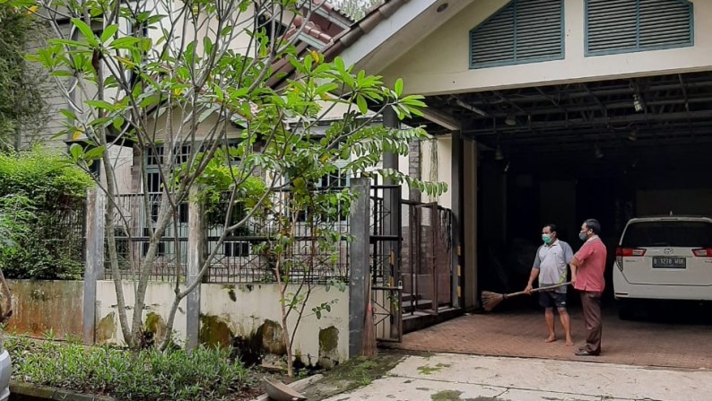 Rumah Hitung Tanah dalam Komplek Elite Villa Cinere Mas