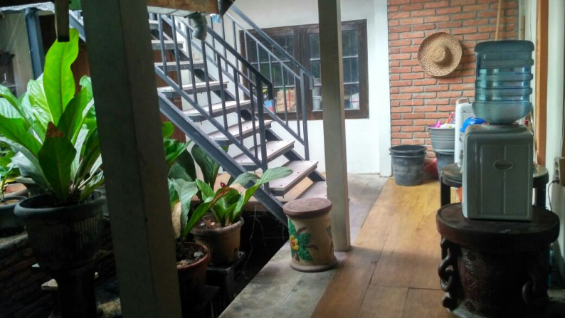 RUMAH DILENGKAPI FURNITURE DENGAN KONSEP ETNIK JAWA DI NGABEAN KULON, SLEMAN