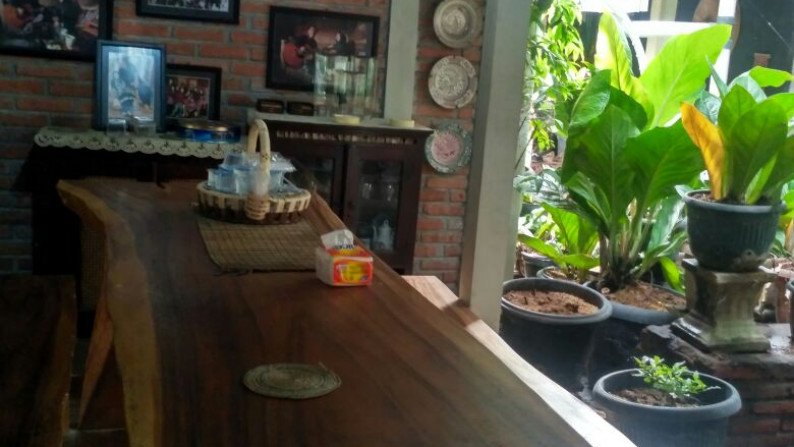 RUMAH DILENGKAPI FURNITURE DENGAN KONSEP ETNIK JAWA DI NGABEAN KULON, SLEMAN