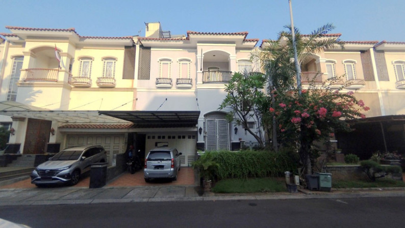 Rumah Full Furnish Buklit Gading Mediterania, Luas 172m2