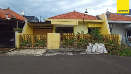 Disewakan Rumah di Manyar Tirtoyoso Selatan, Surabaya