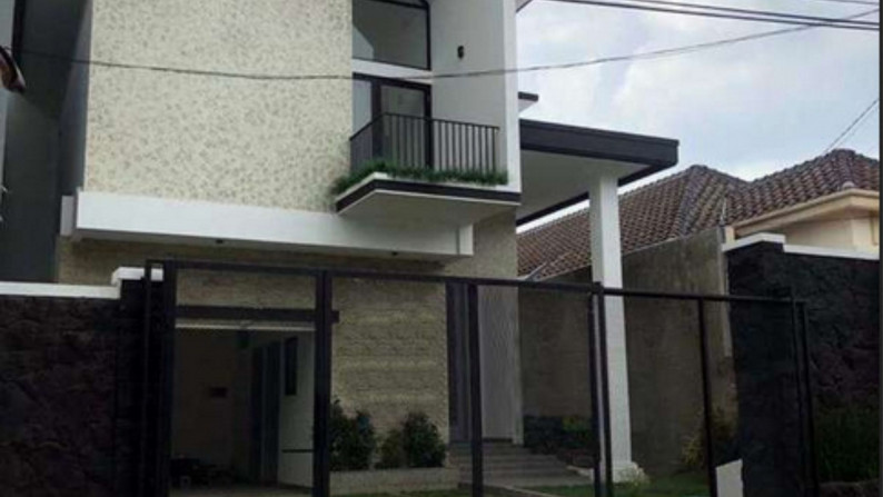 Dijual Rumah Baru Bagus Modern di Kupang Indah, Surabaya