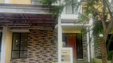 Rumah bagus cluster Arana di Harapan Indah Bekasi