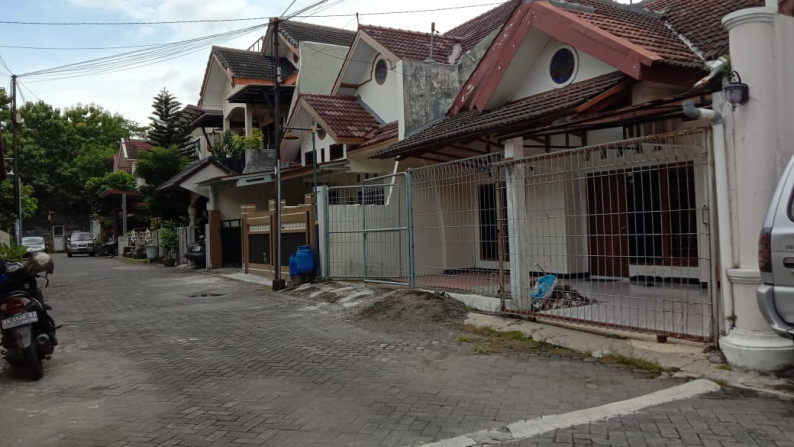 RUMAH TINGGAL ISEWAKAN DI PERUM GRAHA SINDUADI, DEKAT KAWASAN KAMPUS UGM