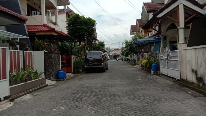 RUMAH TINGGAL ISEWAKAN DI PERUM GRAHA SINDUADI, DEKAT KAWASAN KAMPUS UGM