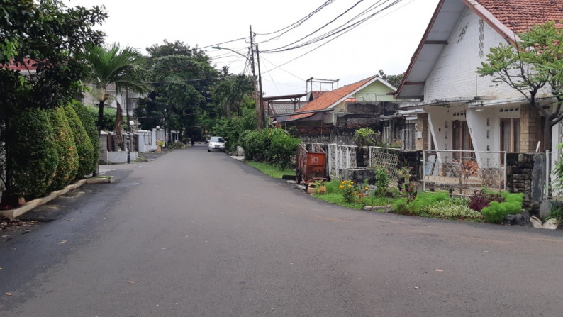 Rumah Tua Jl Nilam Raya, Rawamangun, Luas 510m2