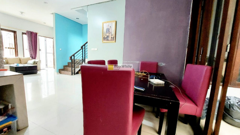 Rumah simple dan rapi dalam town house di Kebagusan