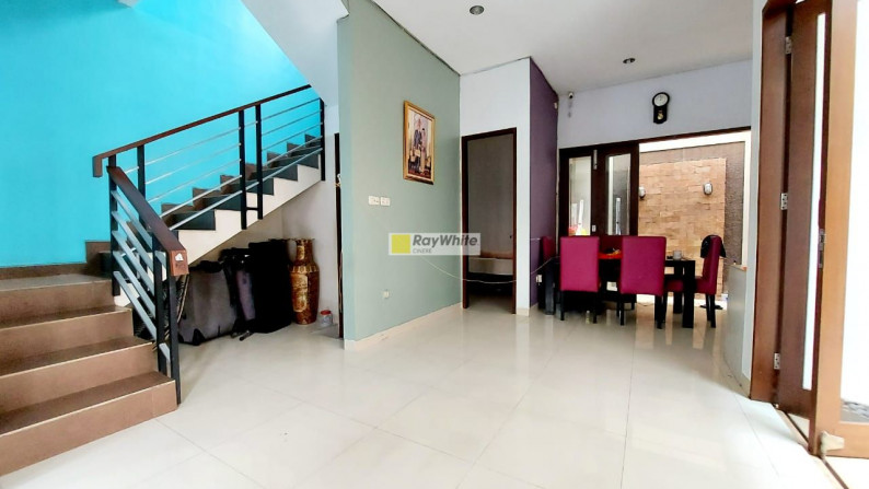 Rumah simple dan rapi dalam town house di Kebagusan