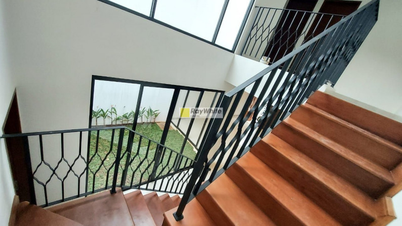 Rumah brand new milenial style dalam semi town house di Cinere