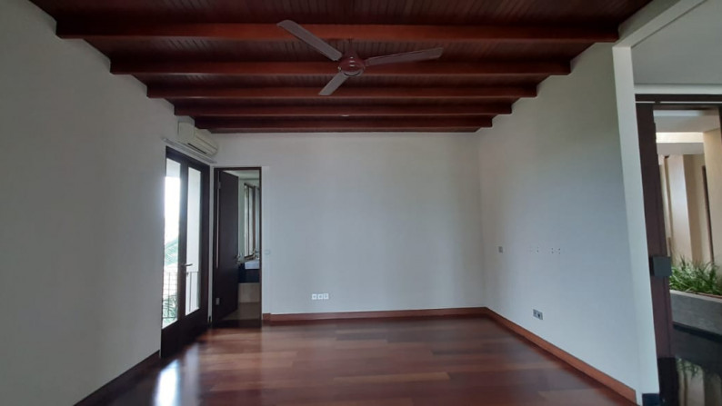 4 bedroom Penthouse inside a small compound Antasari, Cilandak