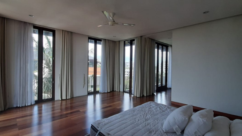 4 bedroom Penthouse inside a small compound Antasari, Cilandak