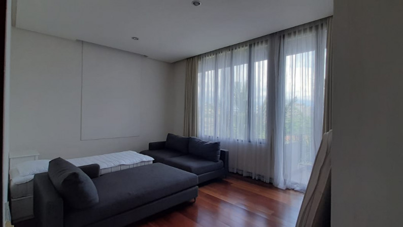 4 bedroom Penthouse inside a small compound Antasari, Cilandak