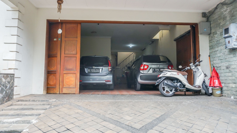 For Sale - Rumah Bernuansa Alami dan Sangat Lapang di Villa Cinere Mas