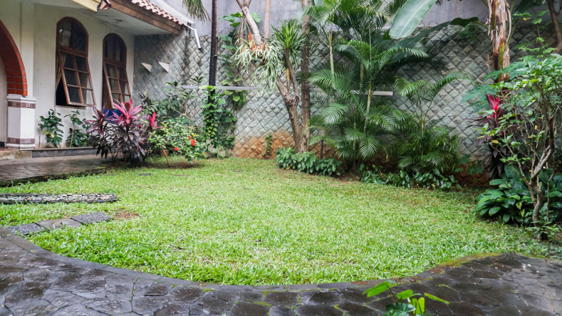 For Sale - Rumah Bernuansa Alami dan Sangat Lapang di Villa Cinere Mas