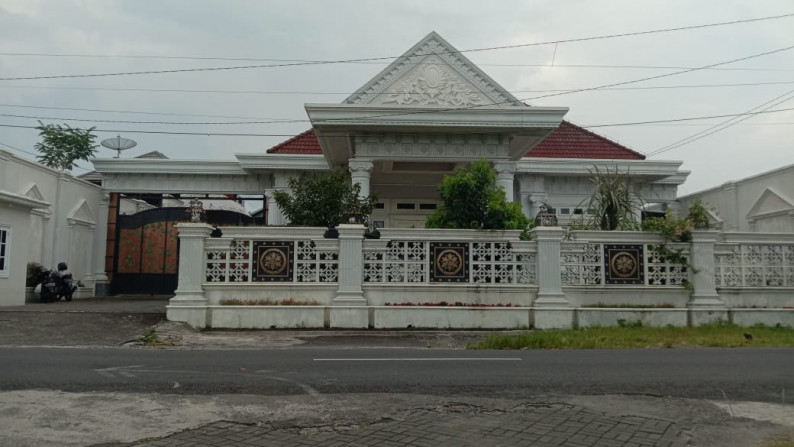 RUMAH MEWAH DAN 2 GUDANG DI JL JOHAR, GAMPING, SLEMAN