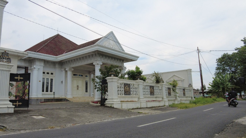 RUMAH MEWAH DAN 2 GUDANG DI JL JOHAR, GAMPING, SLEMAN