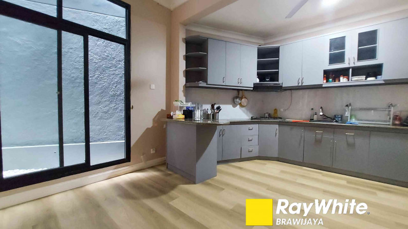 Rumah Di Dalam Kompleks Liga Mas, Pancoran, Jakarta Selatan, Siap Huni, Baru Renovasi, Dekat Akses tol Dalam Kota