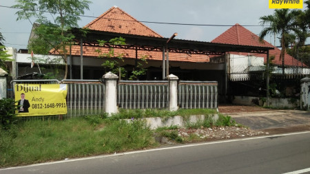 Dijual Rumah Pusat Kota di Jalan Setail, Surabaya