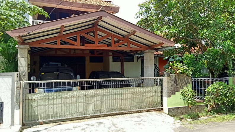 Dijual rumah di Komplex UI Ciputat