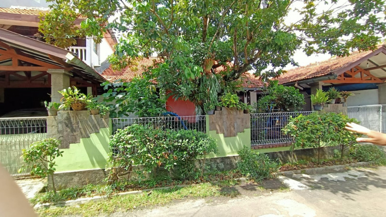 Dijual rumah di Komplex UI Ciputat