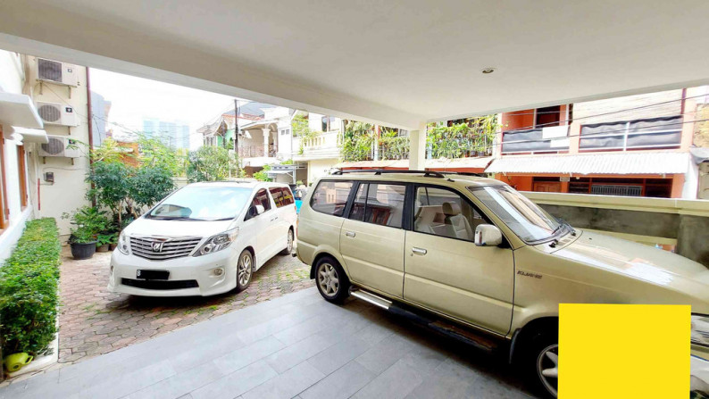 Rumah di Cipete Utara, Kebayoran Baru, Siap Huni, Bebas Banjir, Hadap Timur, Dekat ke Mal Kemang Village