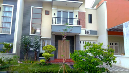 Rumah Heliconia, Harapan Indah luas 250m2