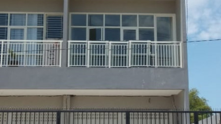 Dijual/Disewakan Ruko 3 lantai di Dian Istana Selatan, Surabaya