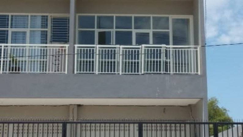 Dijual/Disewakan Ruko 3 lantai di Dian Istana Selatan, Surabaya