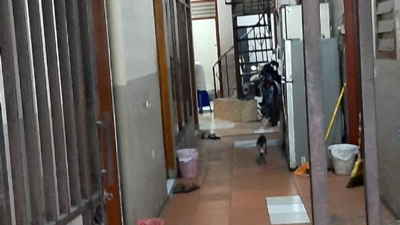 Rumah ada 2 kios, dan kost2an di Jurangmangu Barat