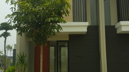 Rumah dijual Northwest Lake Surabaya