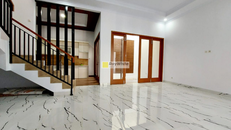 Rumah Brand New Modern Style Dalam Town House Di Lebak Bulus