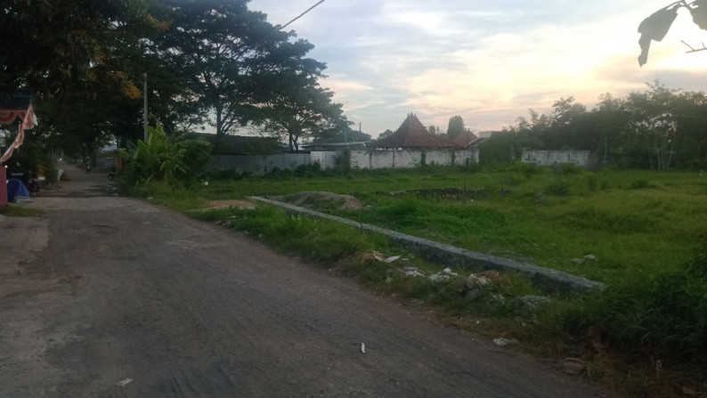 TANAH PEKARANGAN DI SELATAN RS BEDAH ADELIA, JL SEPI ANGIN, WIROKERTEN