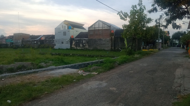 TANAH PEKARANGAN DI SELATAN RS BEDAH ADELIA, JL SEPI ANGIN, WIROKERTEN