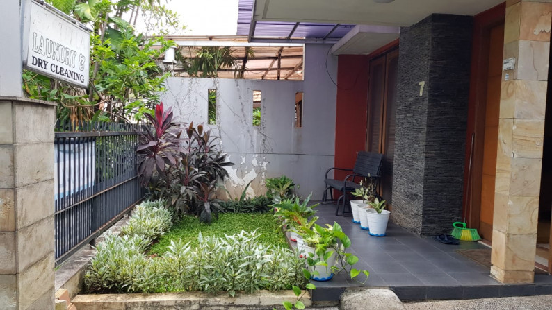 Rumah bagus, minimalis di Bintaro Sektor 1, Jakarta Selatan