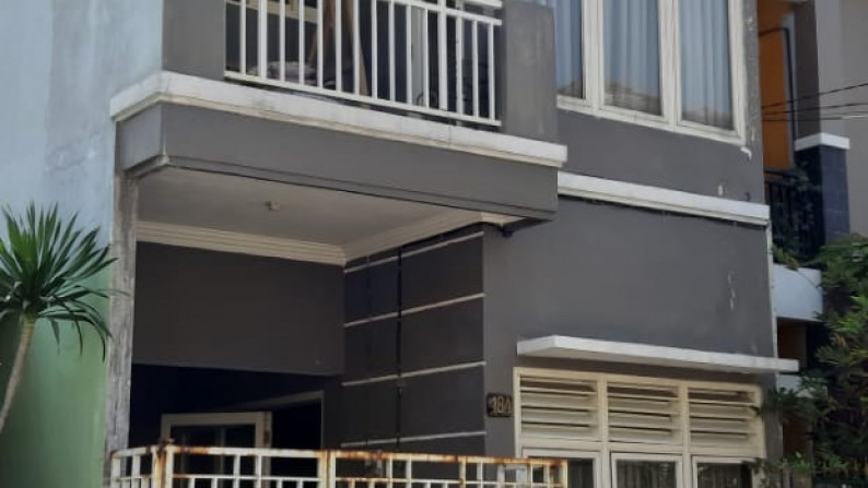 Dijual Rumah 2 lantai di Jambangan Indah (Hilda Regency), Surabaya