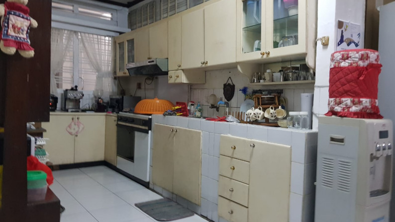 Rumah Cocok Untuk Usaha dan Lokasi Pinggir Jalan Raya @Wijaya, Kebayoran Baru