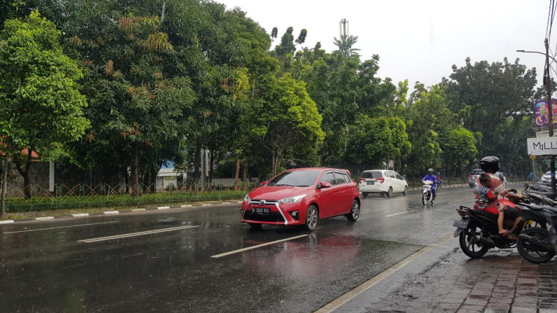 Rumah Cocok Untuk Usaha dan Lokasi Pinggir Jalan Raya @Wijaya, Kebayoran Baru