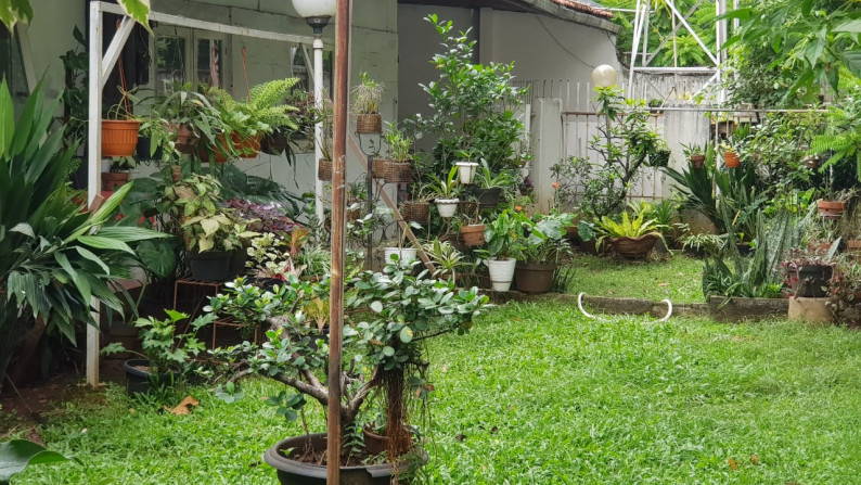 Rumah Cocok Untuk Usaha dan Lokasi Pinggir Jalan Raya @Wijaya, Kebayoran Baru