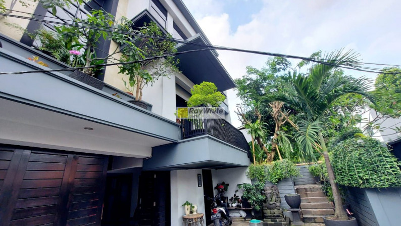 Rumah Mewah Lokasi Super Strategis di Kebayoran Baru