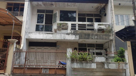 Dijual, Rumah 2 Lantai di Tandur Utara