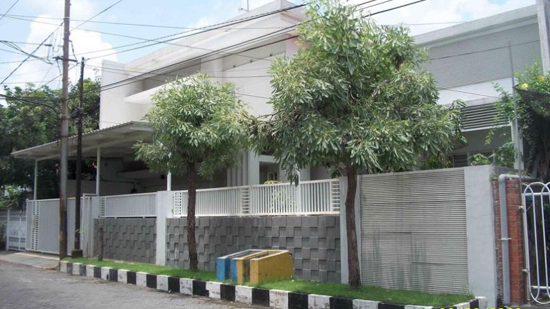 Rumah di Klampis Indah, Bagus + Terawat, Jalan depan Paving, Siap Huni - HY -