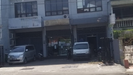 Disewakan Ruko 3 lantai di Jalan Barata Jaya, Surabaya