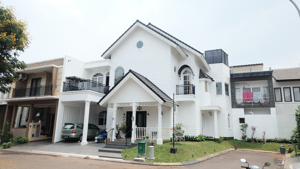 Rumah Bagus Di Emerald Terrace, Bintaro Jaya