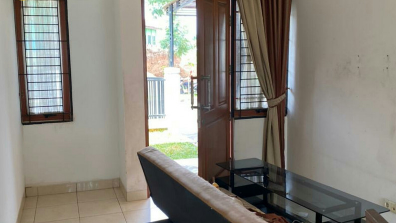 Rumah disewakan di grand wisata, full furnished bulevard lokasi tengah grand wisata.