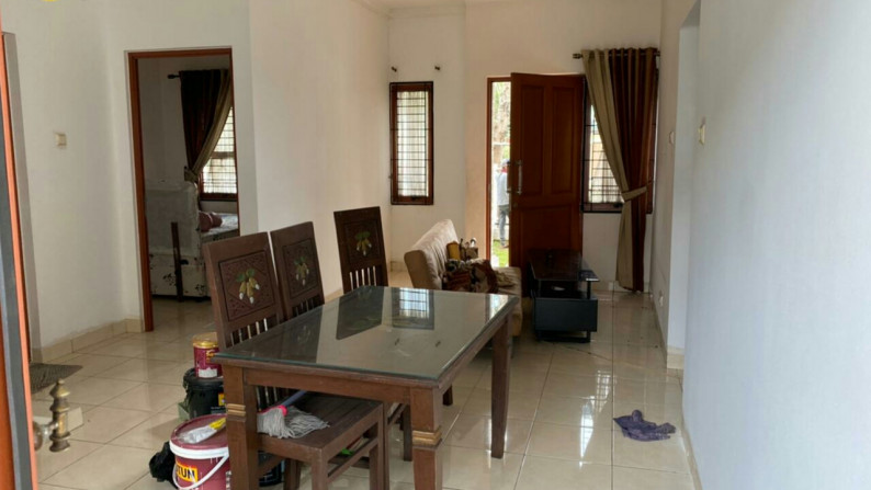 Rumah disewakan di grand wisata, full furnished bulevard lokasi tengah grand wisata.